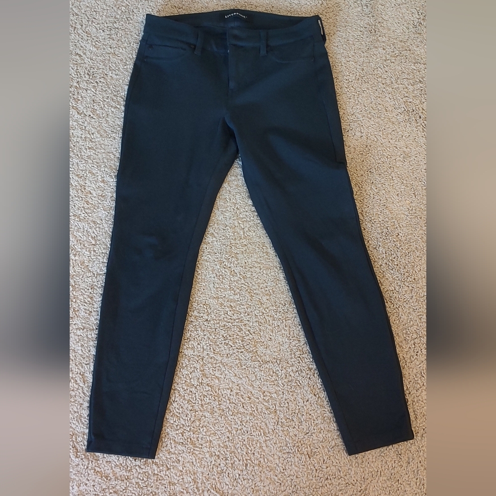 Skinny pants. 4P. Slightly cropped.